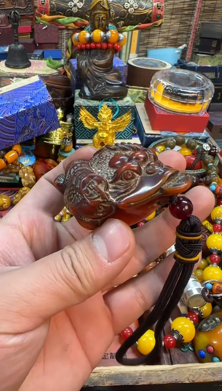 【闪购商品】琥珀裸石未镶嵌推荐好物如图所示