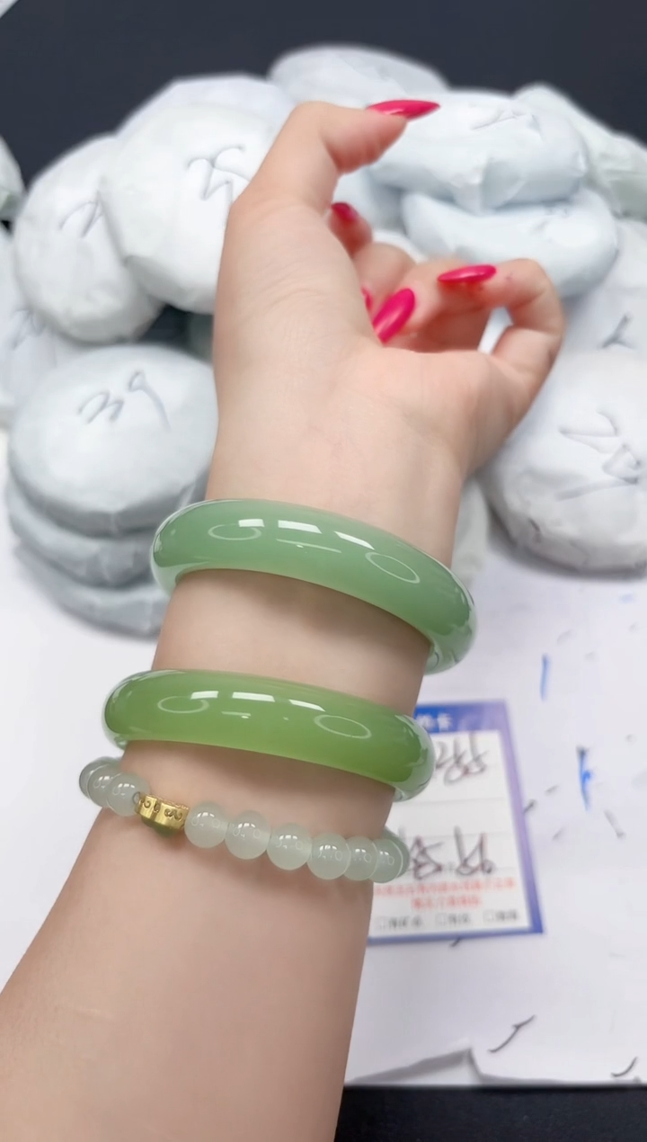 未镶嵌手镯石英质玉A255/5556