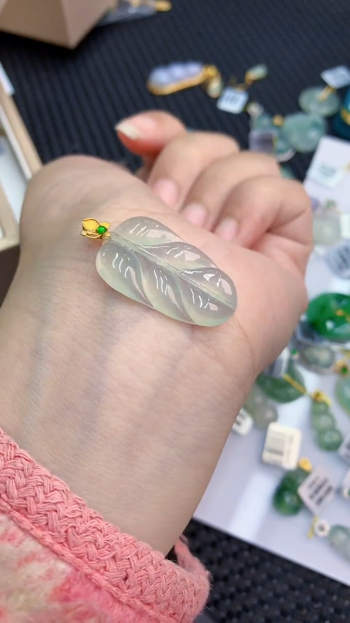 【闪购商品】翡翠颈饰18K金镶嵌            8