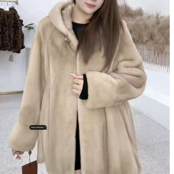（梅梅）2025时尚水貂外套02