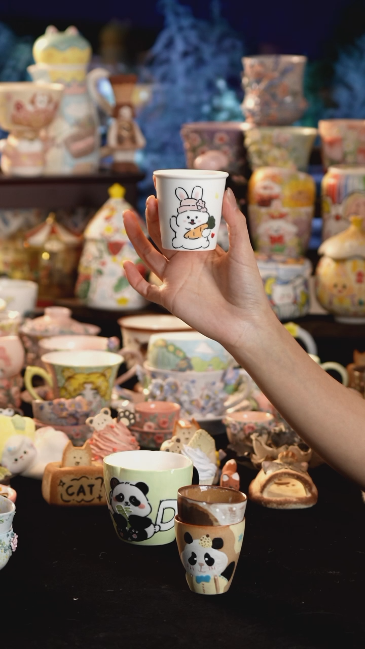 摆件陶景德镇釉下彩手绘设计师款陶瓷