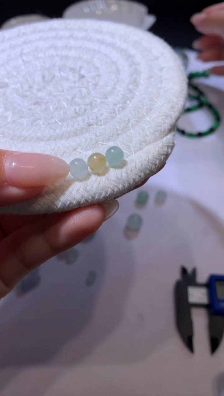 【闪购商品】定制翡翠未镶嵌5.8珠子三个110+11