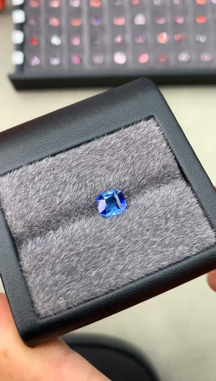 【闪购商品】定制蓝宝石裸石未镶嵌1.80ct 兰卡老烧蓝宝石