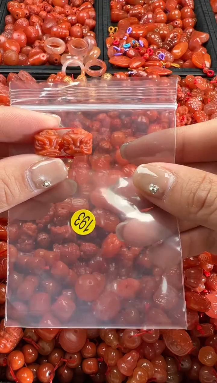 【闪购商品】南红玛瑙颈饰未镶嵌1