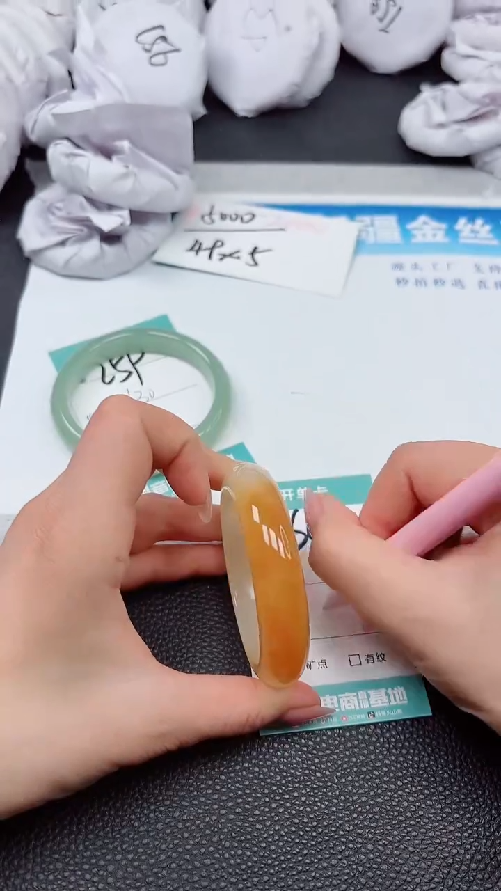 【闪购商品】石英质玉手镯未镶嵌A260