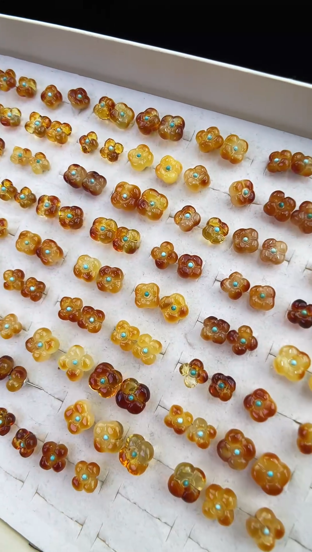 琥珀未镶嵌珠宝奇石多样性发其一