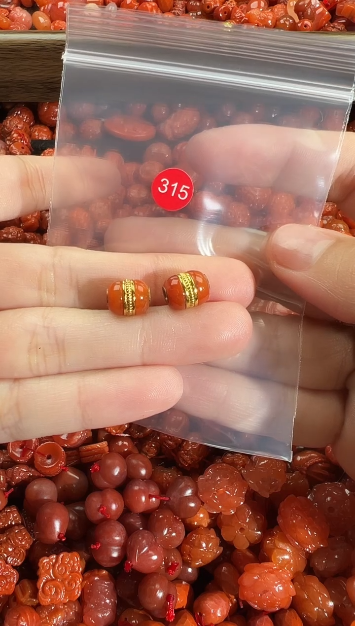 颈饰未镶嵌南红玛瑙1