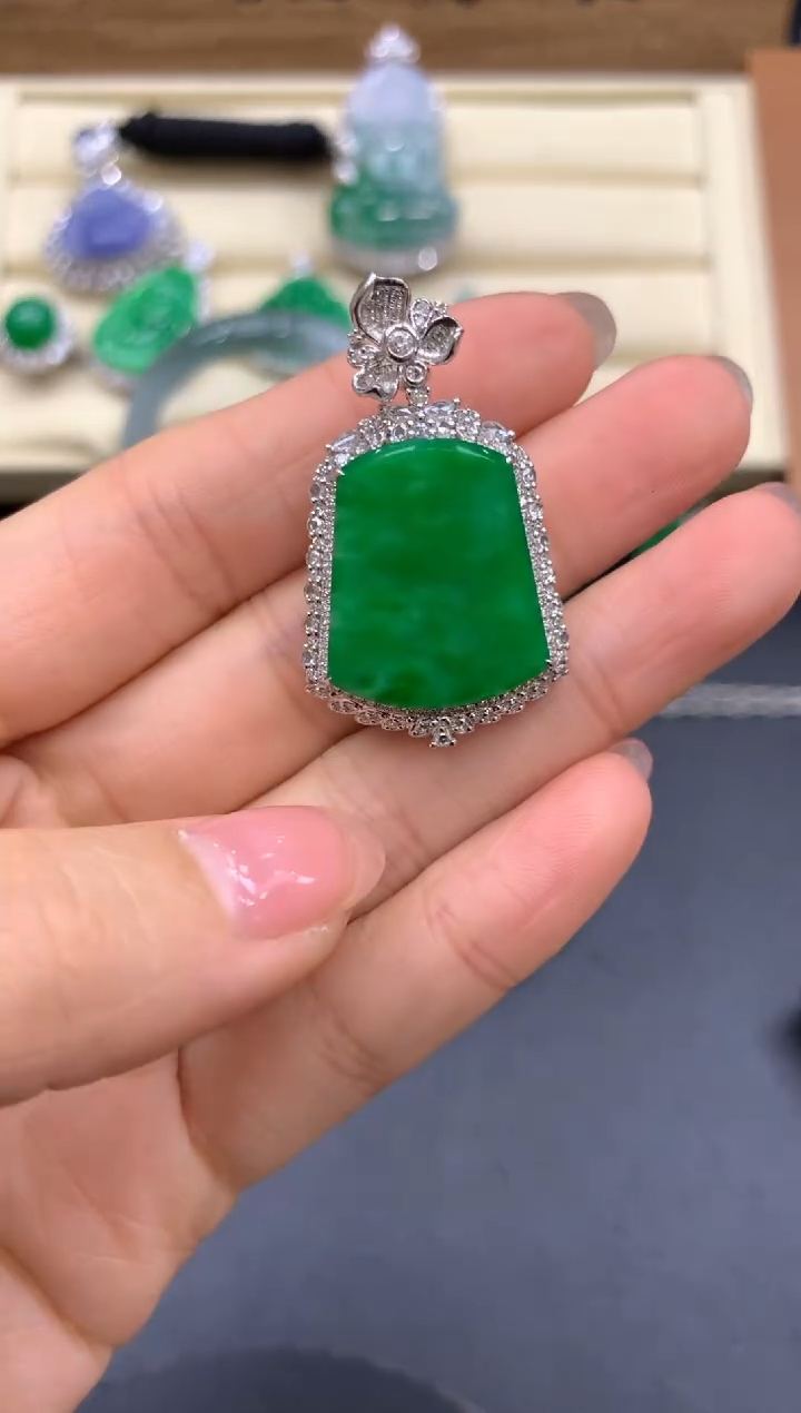 【闪购商品】翡翠颈饰18K金镶嵌635-中国好珍宝