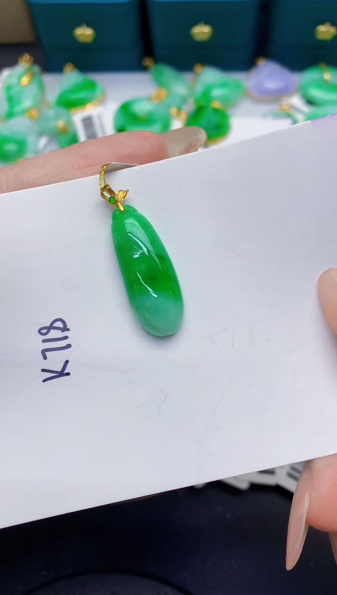 颈饰18K金镶嵌翡翠缅甸天然翡翠A货