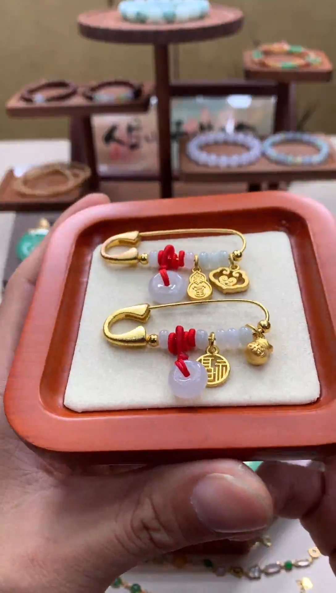 翡翠挂件未镶嵌挂件多样性发其一