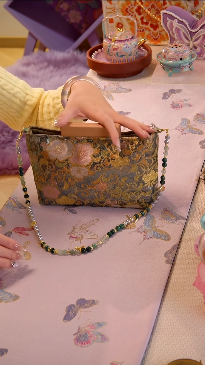 非遗西阵织 如图所示