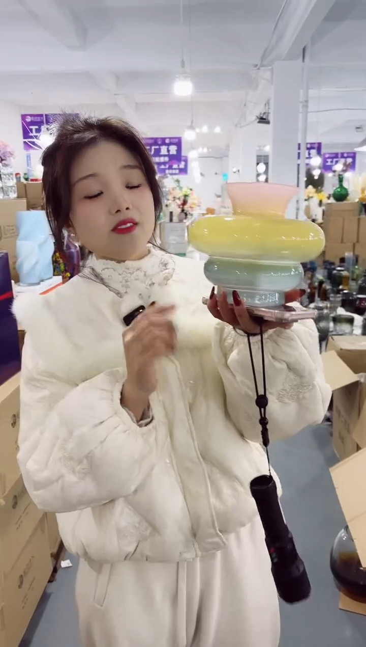 【闪购商品】玻璃私花主义花瓶微瑕-117G