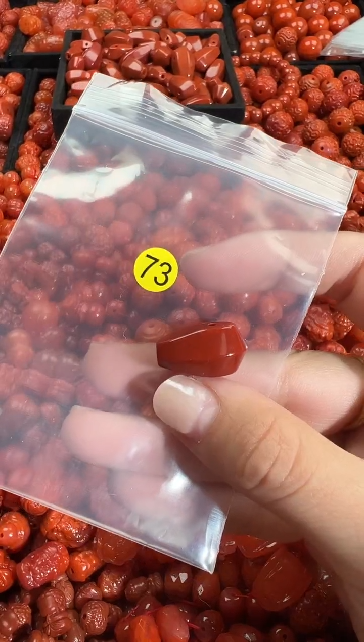 颈饰未镶嵌南红玛瑙1