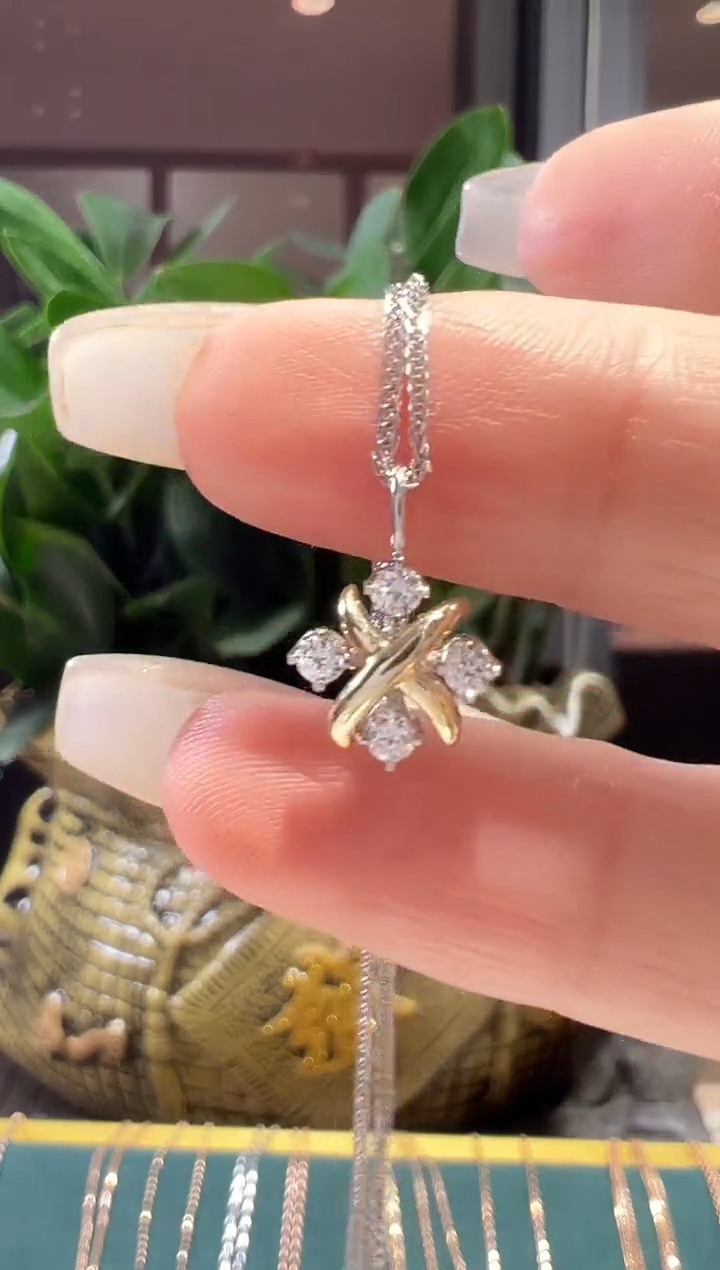 吊坠(不含链)钻石铂Pt950镶嵌四爪钻石分色吊坠