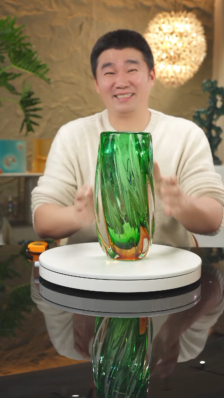 【闪购商品】摆件设计款琥珀绿花瓶