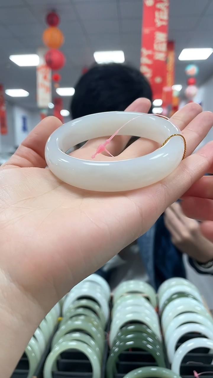 【闪购商品】和田玉手镯未镶嵌圈口备注 且末暖色手镯一条（福利）