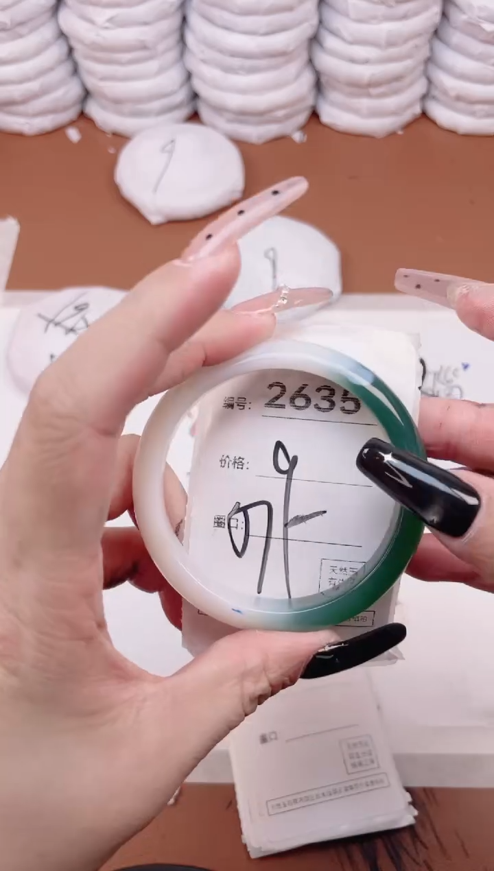 玛瑙/玉髓手镯未镶嵌2635