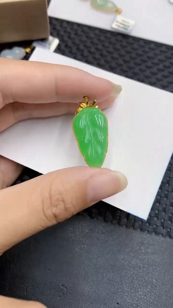 【闪购商品】翡翠颈饰18K金镶嵌            8