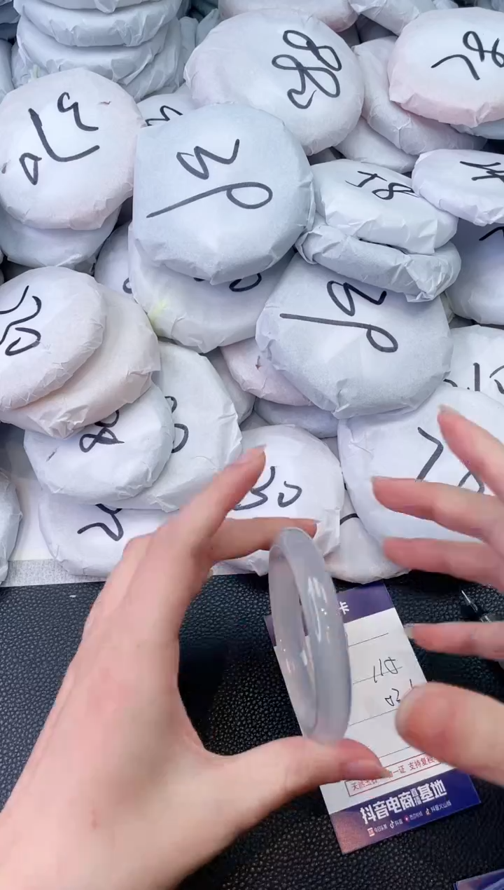 石英质玉未镶嵌手镯D39