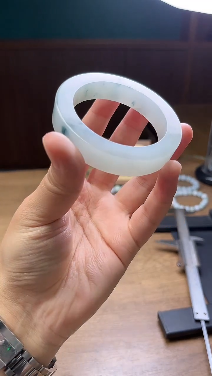 未镶嵌手镯定制翡翠逍*游定制