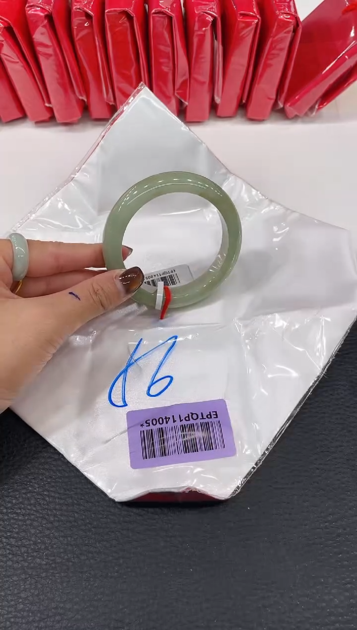 【闪购商品】翡翠手镯未镶嵌手镯