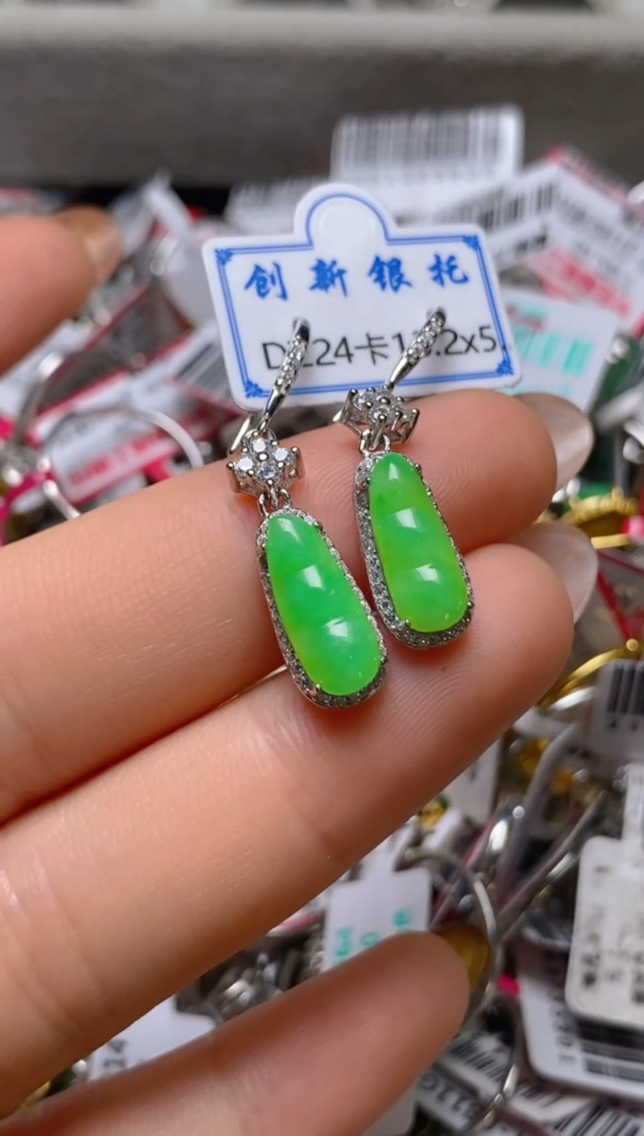 银S925镶嵌戒指翡翠百内无证书