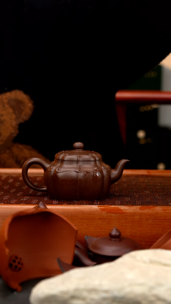 【闪购商品】紫砂茶壶茶香紫器 菱花四方 老紫泥