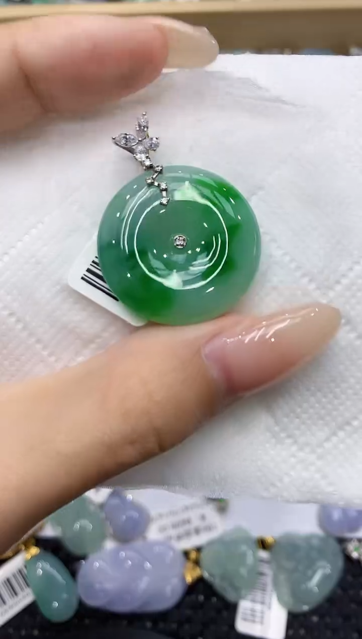 翡翠18K金镶嵌颈饰111111111111