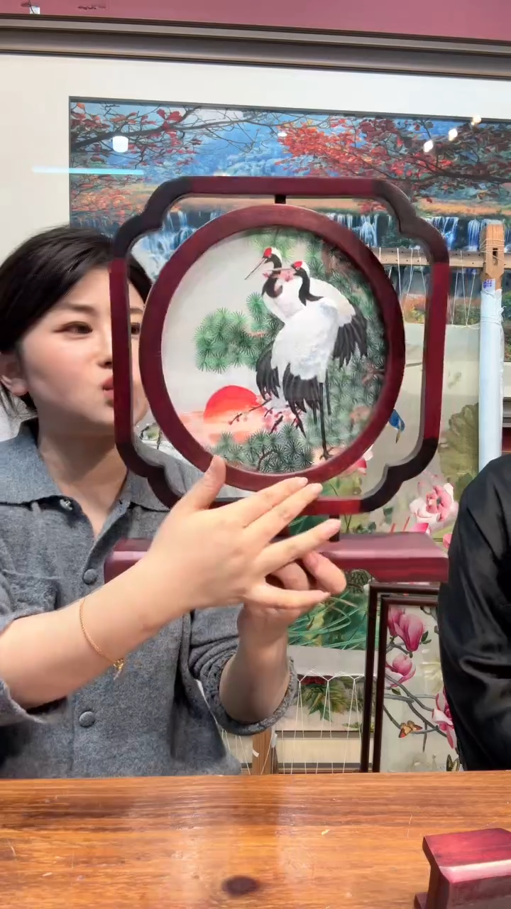 竖款非遗苏绣手工刺绣摆台