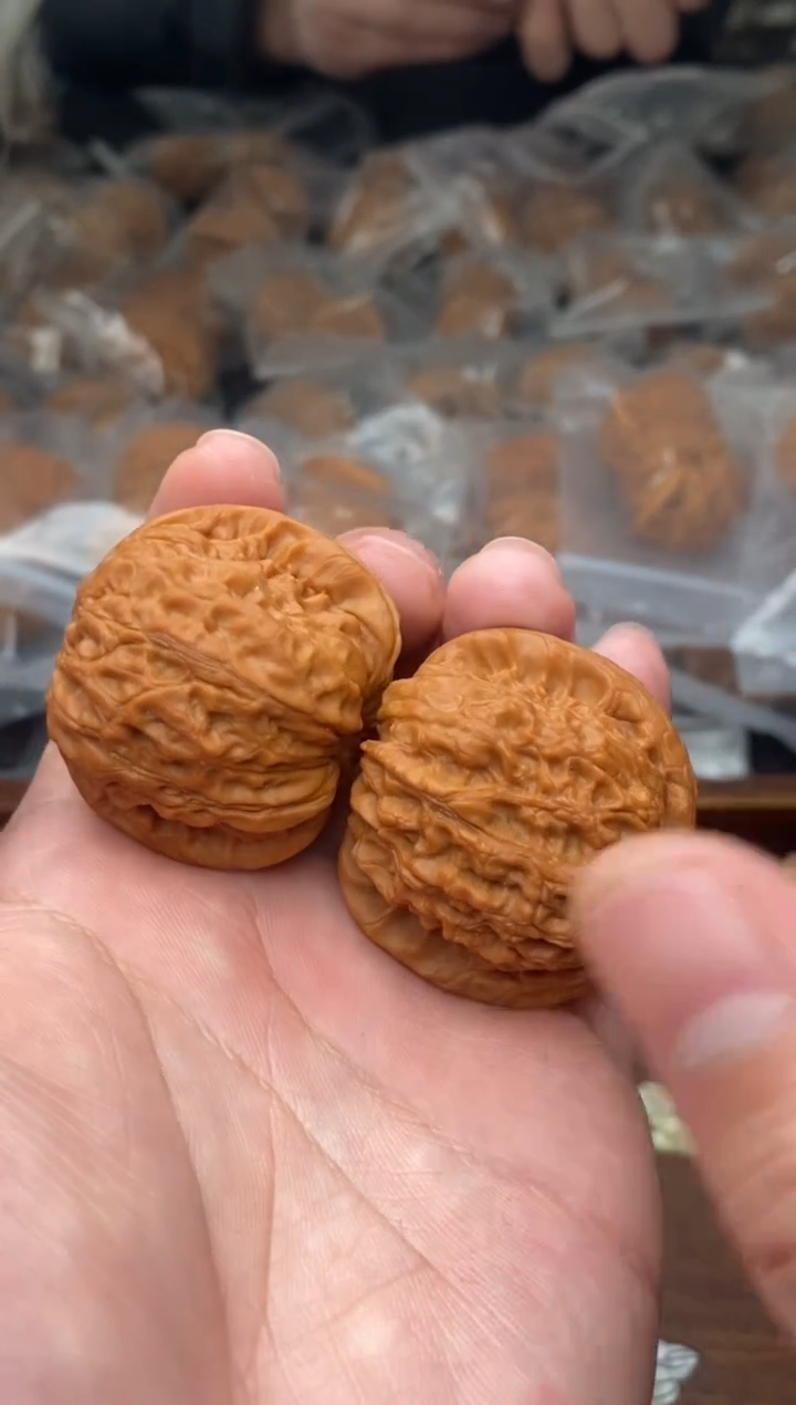 【闪购商品】文玩核桃把件G200号39尺血麒麟