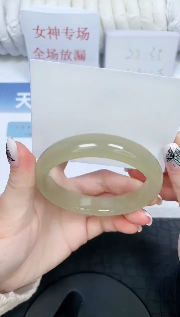 【闪购商品】石英质玉手镯未镶嵌293-60