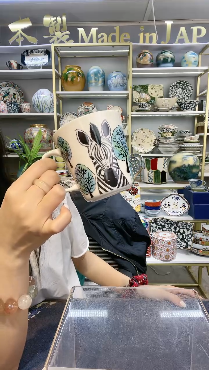 瓷和蓝马克杯一只斑马