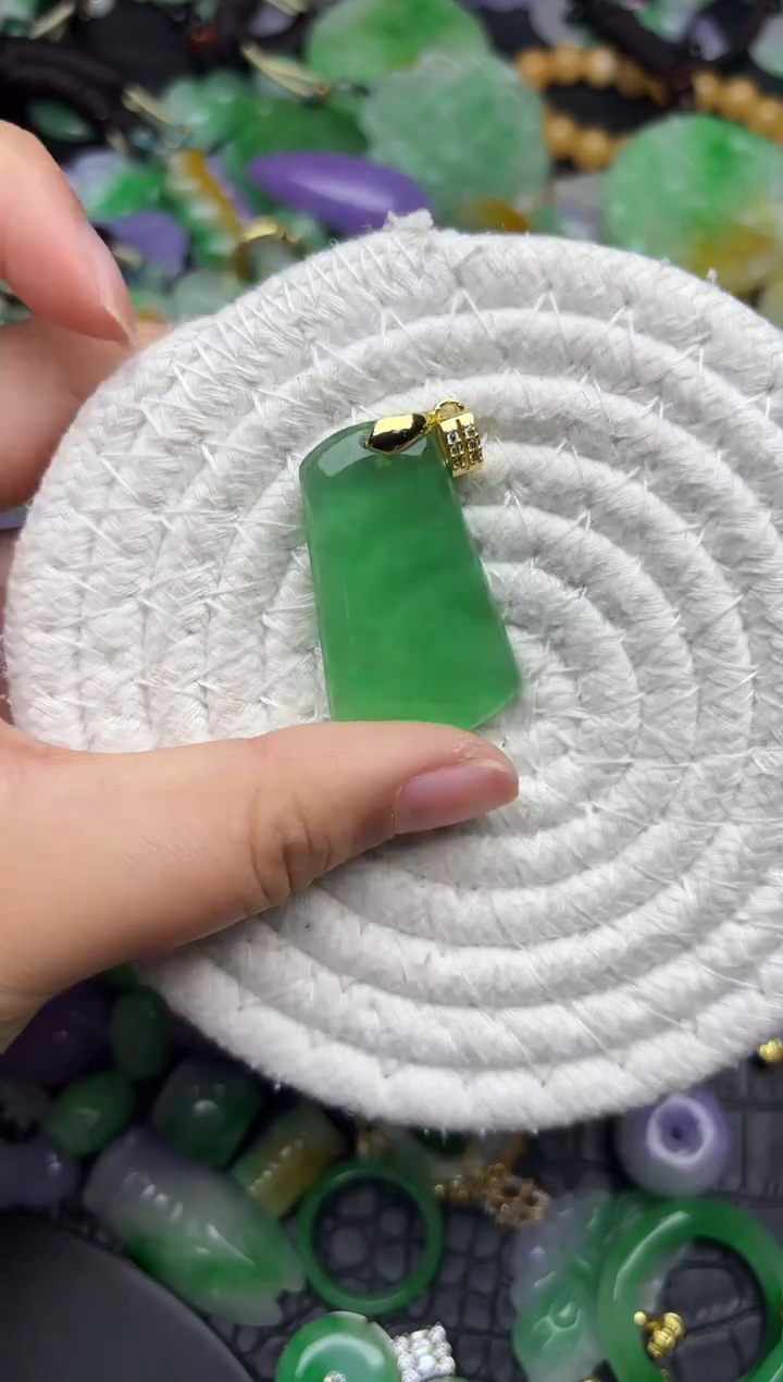 颈饰未镶嵌翡翠缅甸翡翠吊坠