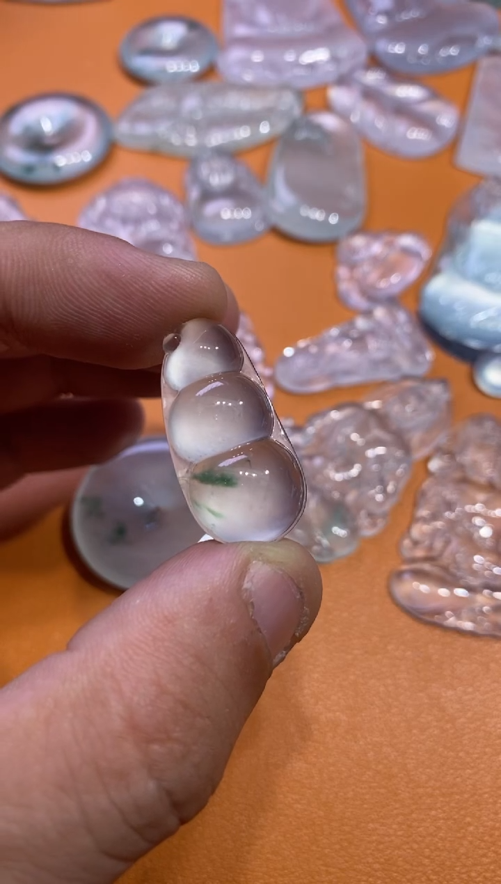 【闪购商品】翡翠吊坠(不含链)未镶嵌豆子36800