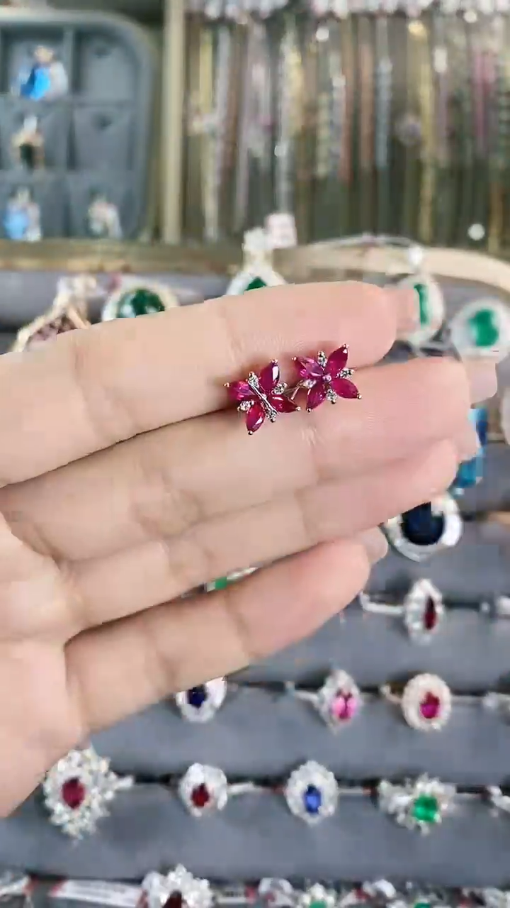 【闪购商品】红宝石耳饰18K金镶嵌18K金镶嵌红宝石耳饰