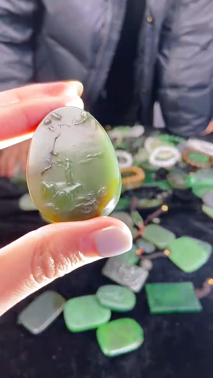 颈饰未镶嵌和田玉1