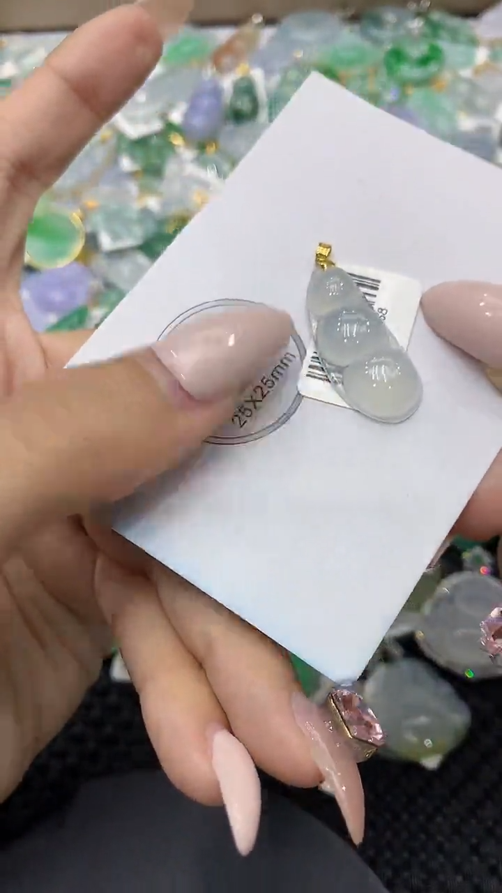 颈饰18K金镶嵌翡翠111111111111