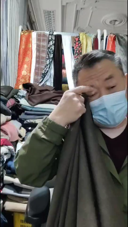 深咖色雪花针织布料