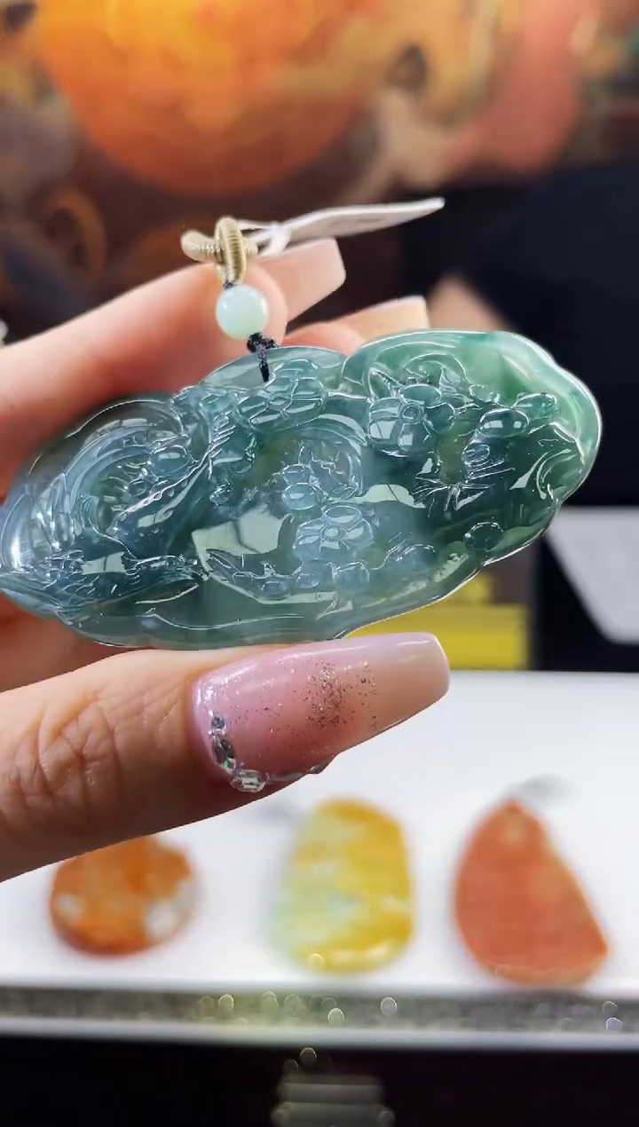翡翠未镶嵌颈饰多样性发其一