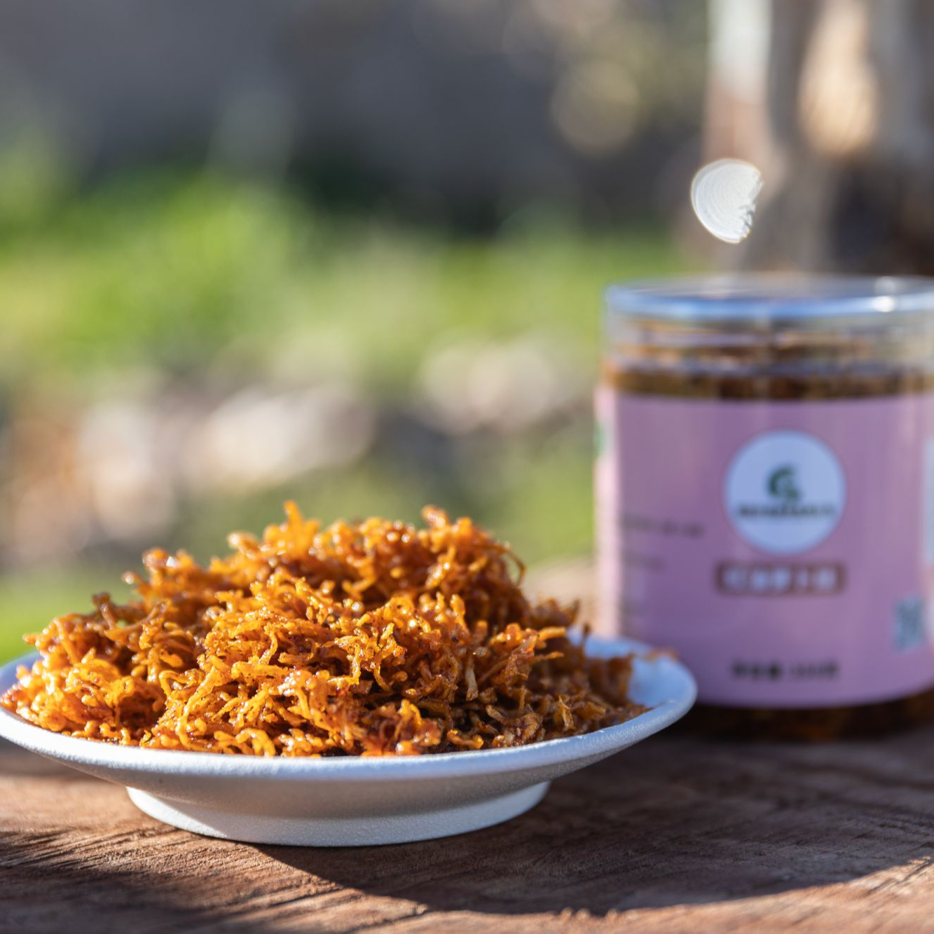 大瓶咸菜（香辣腌菜、红油萝卜丝、韭菜花、水晶藠头、卤腐、泡大蒜）