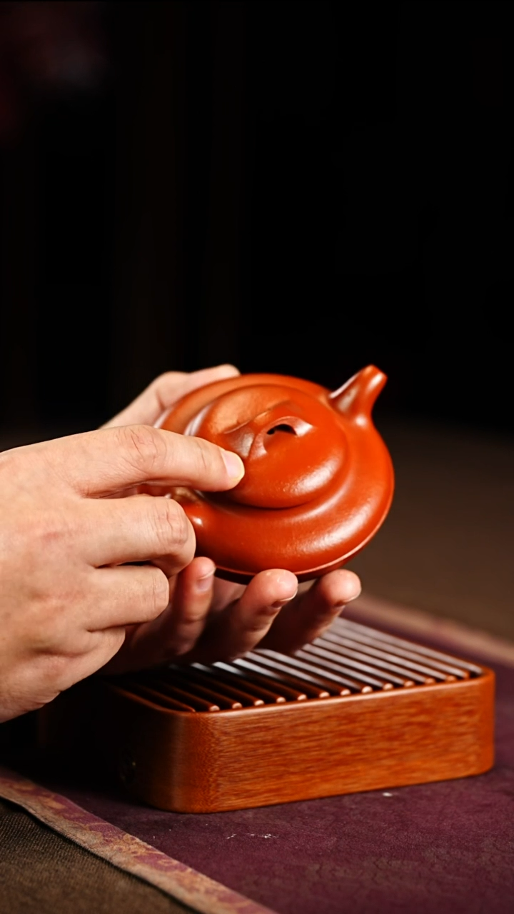 紫砂壶朱泥线圆壶