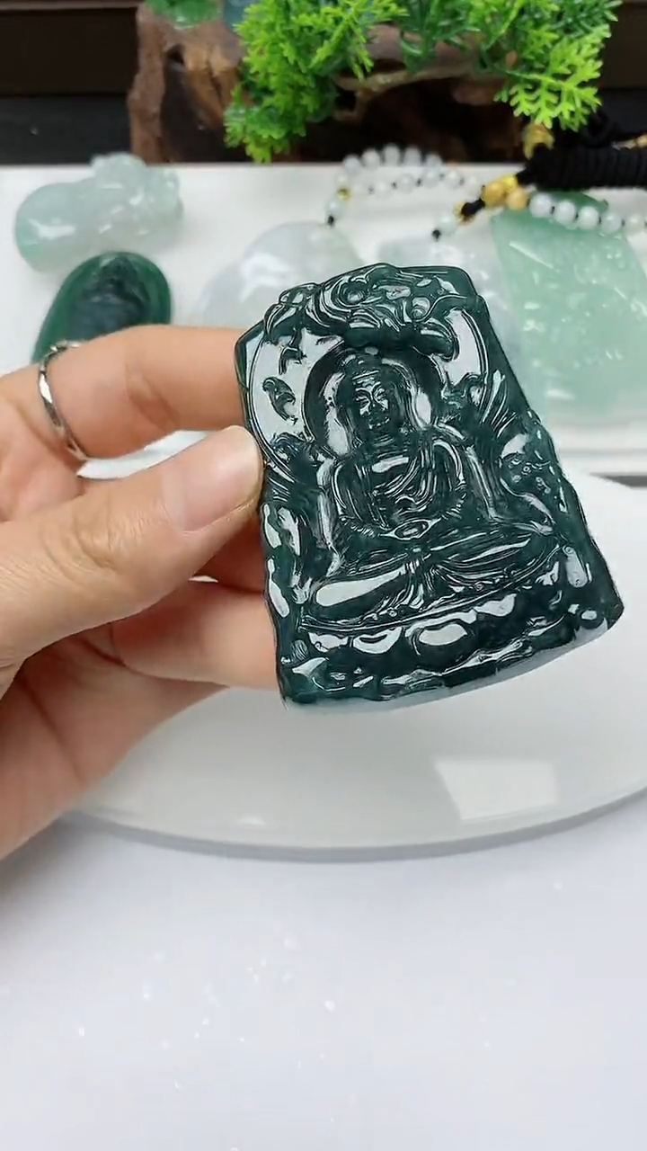 【闪购商品】翡翠颈饰未镶嵌        