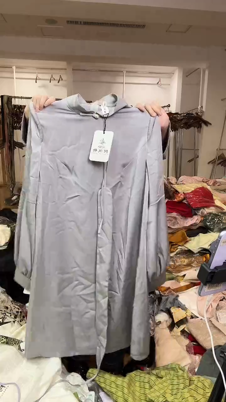 连衣裙       XL码      115-125斤