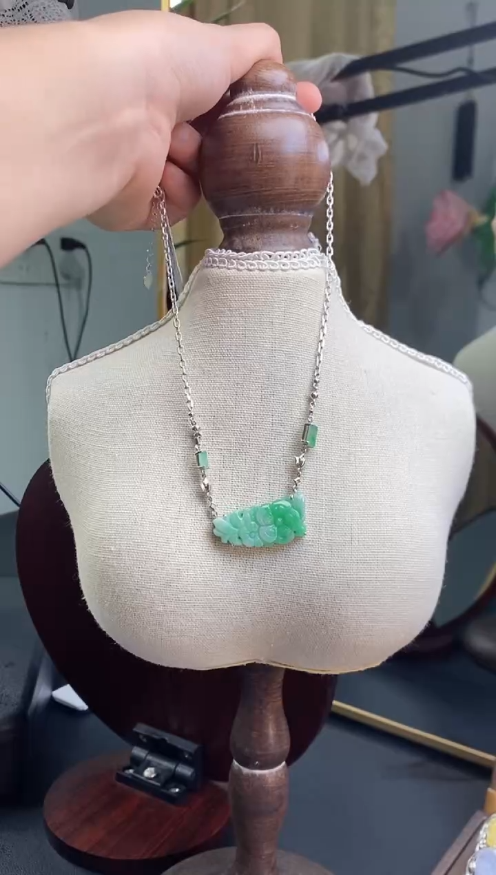 颈饰银S925镶嵌翡翠16989
