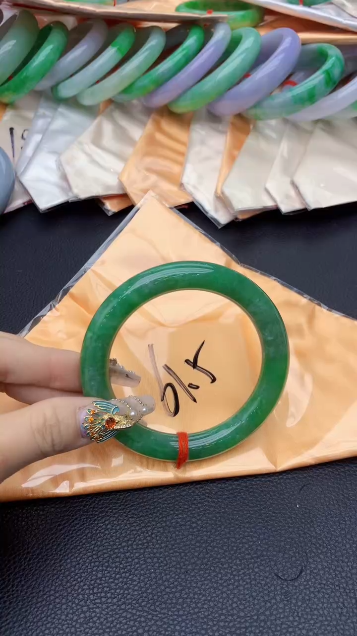【闪购商品】翡翠手镯未镶嵌0984817315