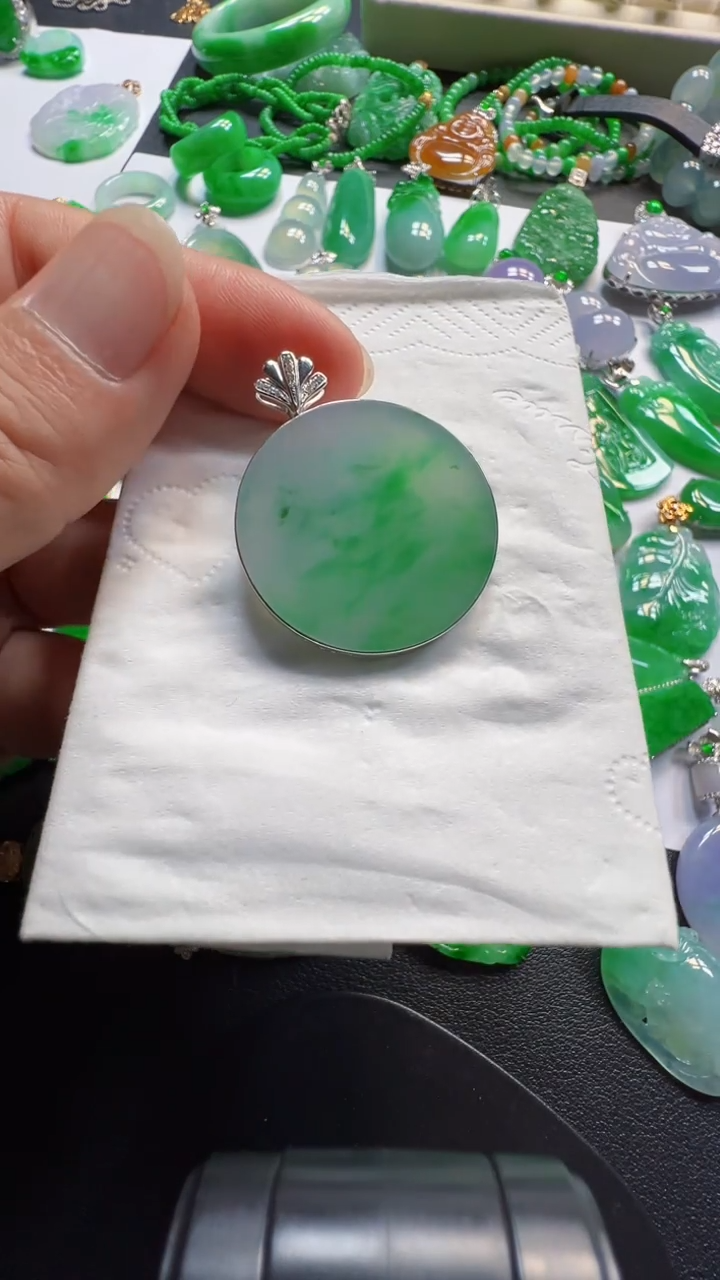 吊坠(不含链)18K金镶嵌翡翠8800