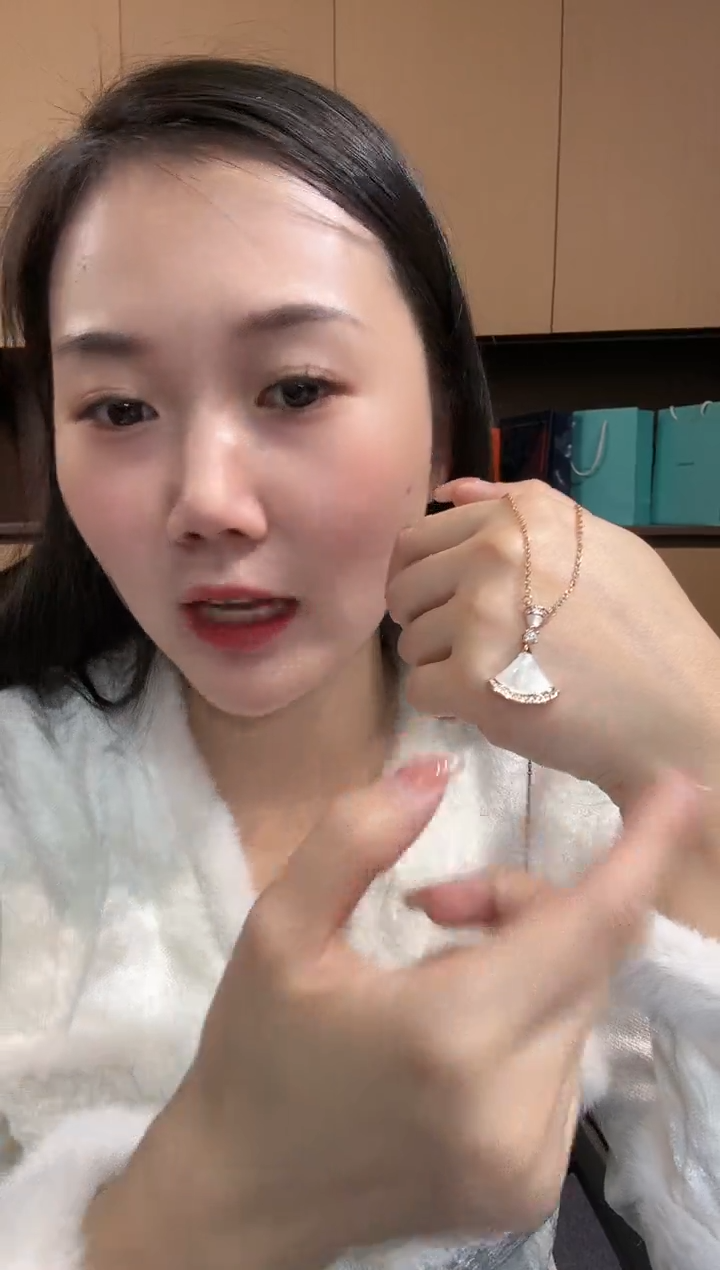 【闪购商品】钻石套链18K金镶嵌白色裙子套链GHJ