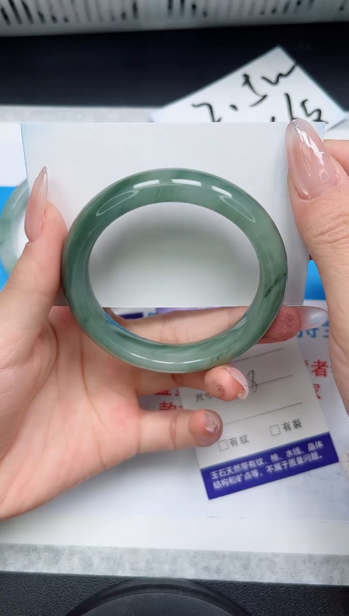 【闪购商品】石英质玉手镯合金75