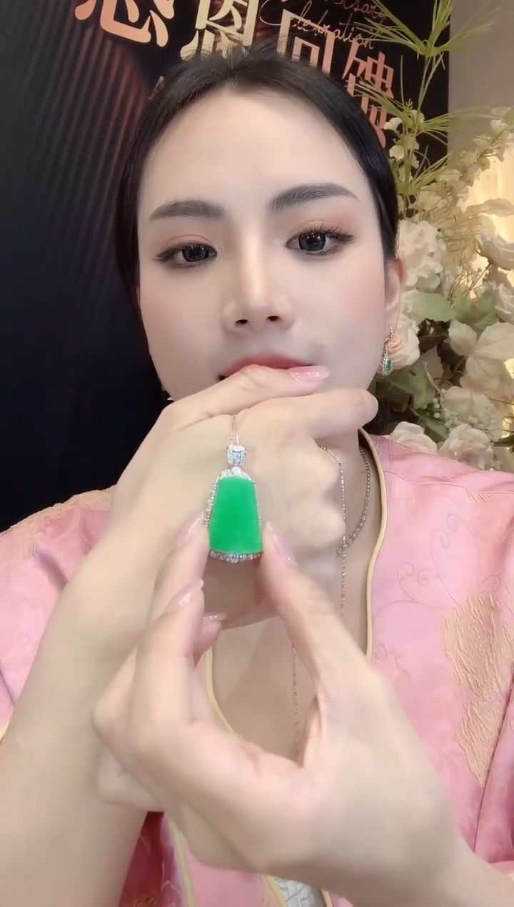 【闪购商品】翡翠18K金镶嵌吊坠(不含链)C186 