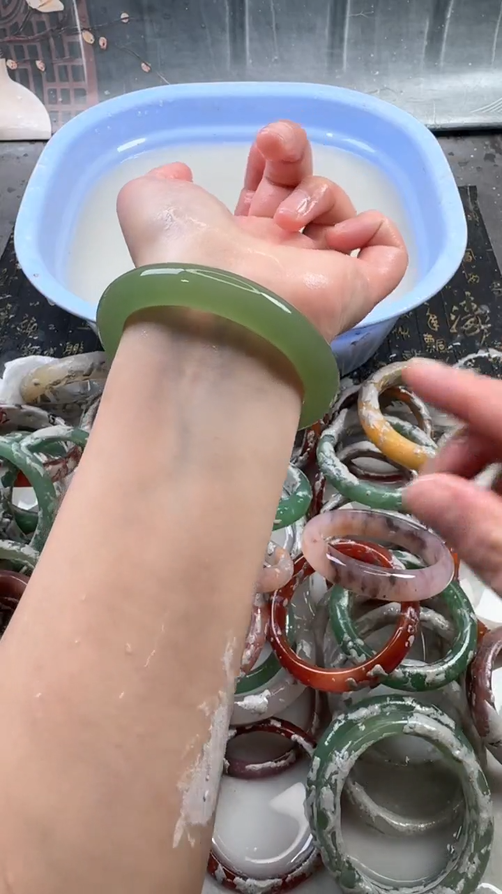 【闪购商品】石英质玉手镯未镶嵌52